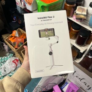 Insta360 Flow 2 AI Tracker Kit - White